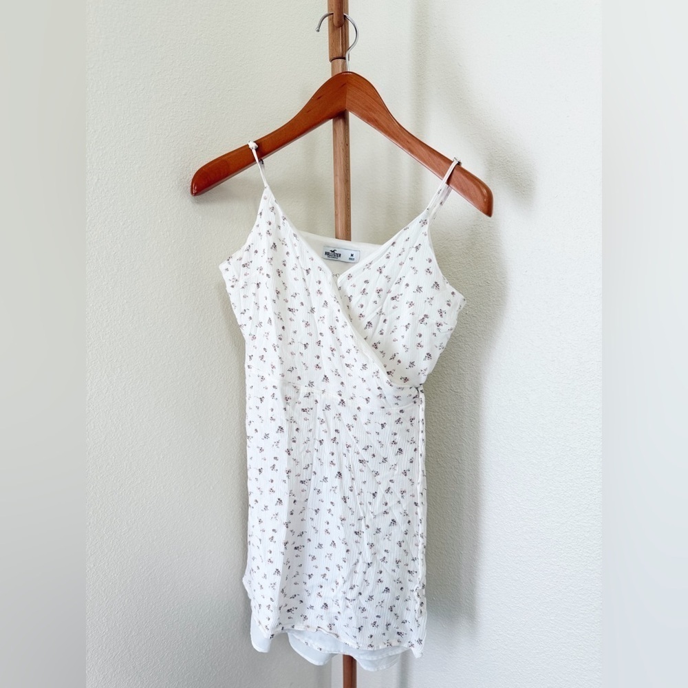 Hollister Beautiful White & Pink Floral Patterned Wrap Mini Dress Size Medium